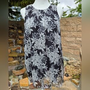 NWT Vince Camuto Black and White Floral Blouse